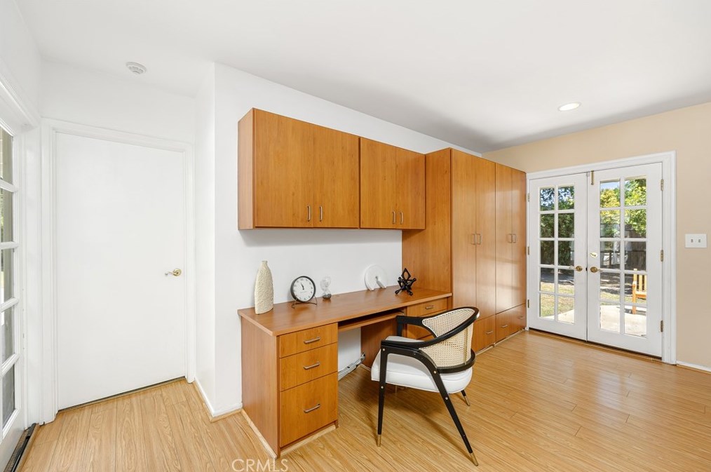 6101 Shirley Ave, Los Angeles CA  91356-1041 exterior