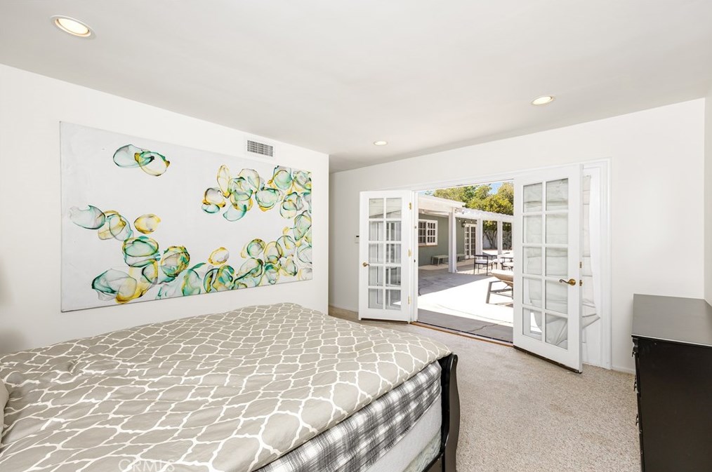 6101 Shirley Ave, Los Angeles CA  91356-1041 exterior