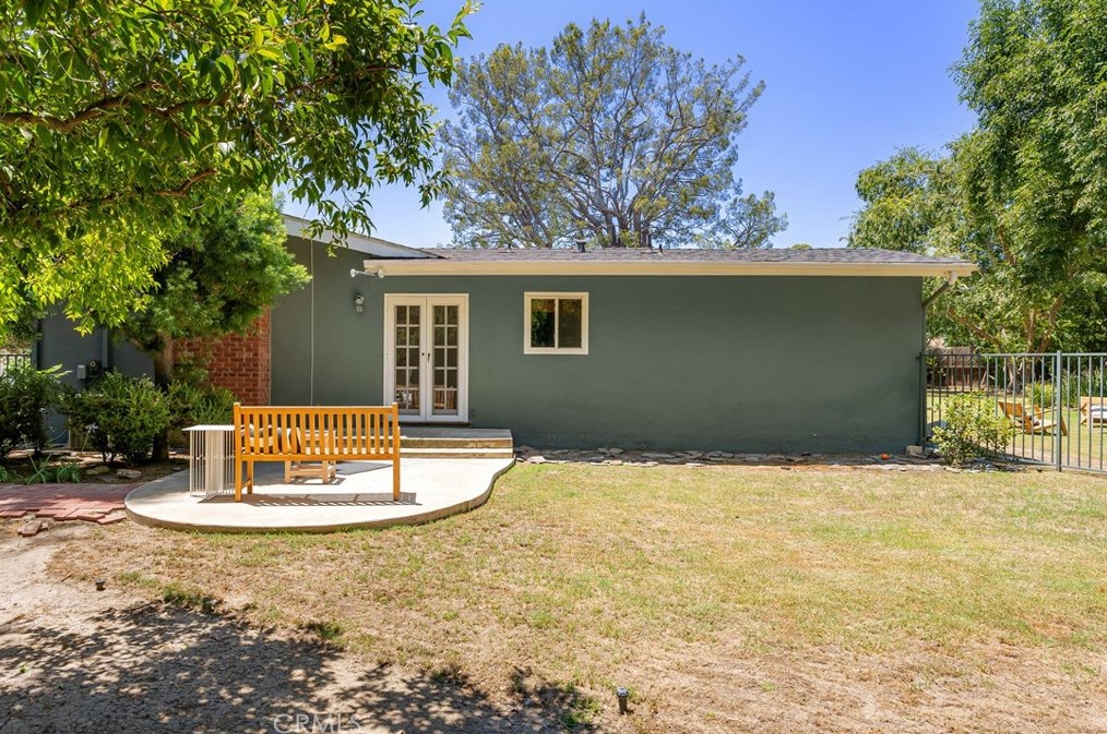 6101 Shirley Ave, Los Angeles CA  91356-1041 exterior