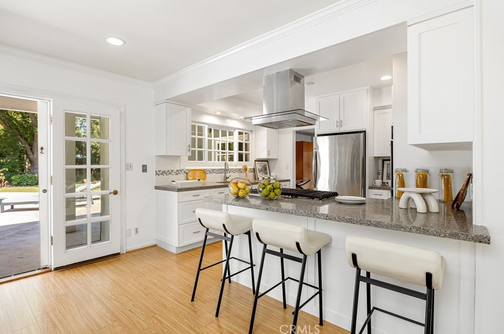 6101 Shirley Ave, Los Angeles CA  91356-1041 exterior