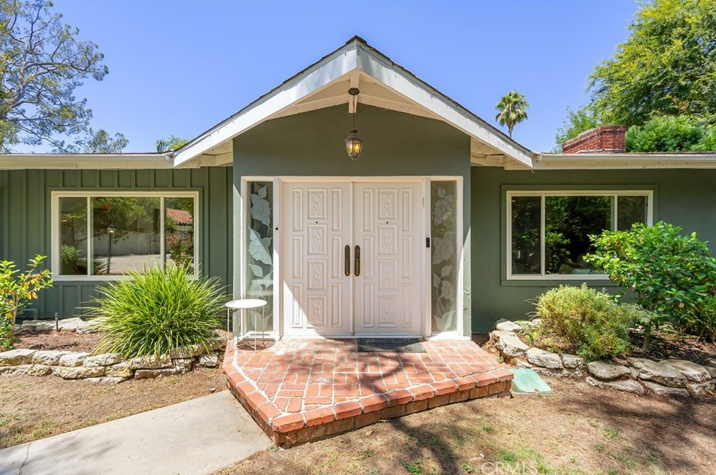 6101 Shirley Ave, Los Angeles CA  91356-1041 exterior