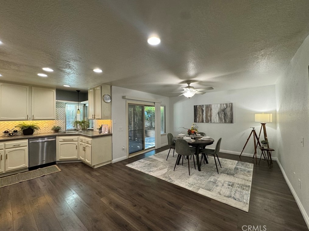 71 Oak Clf Dr, Pomona CA 91766-4858 exterior