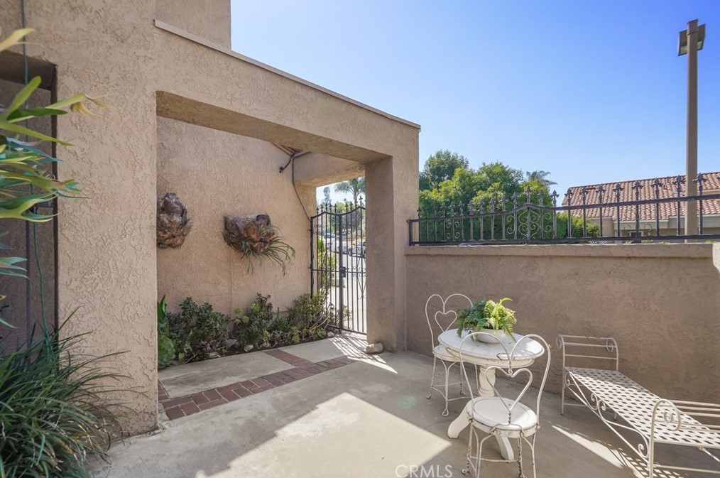 71 Oak Clf Dr, Pomona CA 91766-4858 exterior