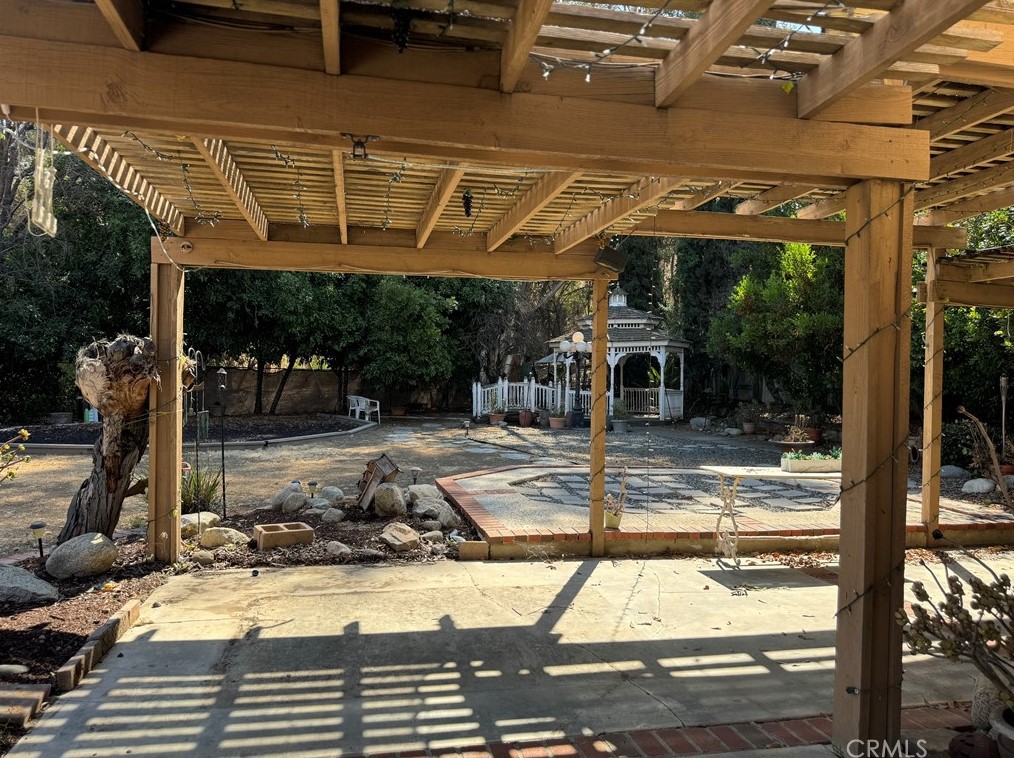 71 Oak Clf Dr, Pomona CA 91766-4858 exterior