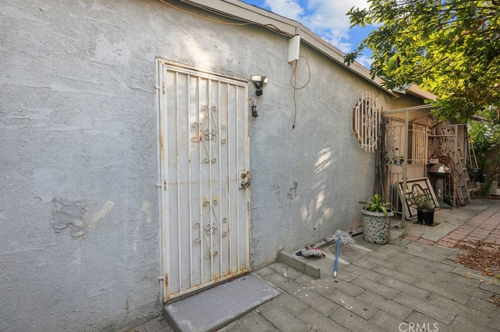 11130 Telfair Ave, Los Angeles CA  91331-2738 exterior