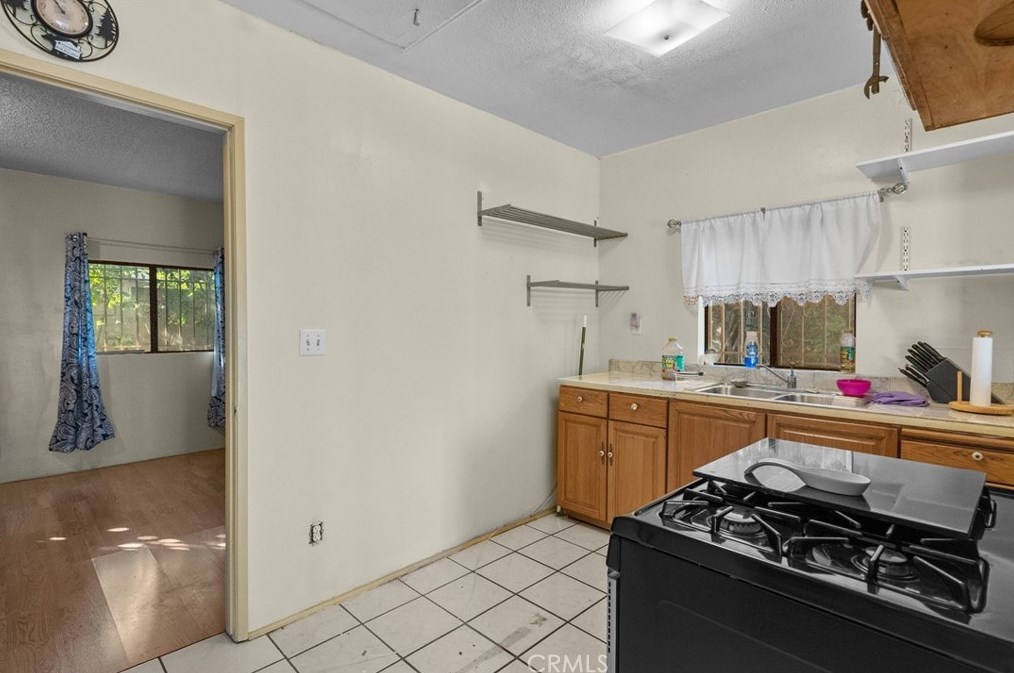 11130 Telfair Ave, Los Angeles CA  91331-2738 exterior