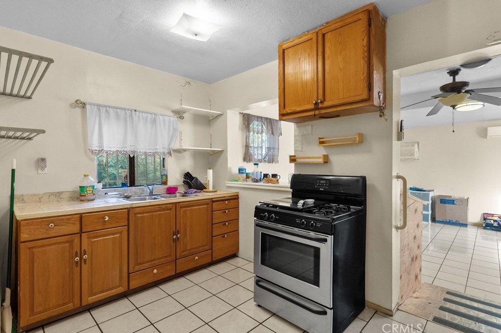 11130 Telfair Ave, Los Angeles CA  91331-2738 exterior