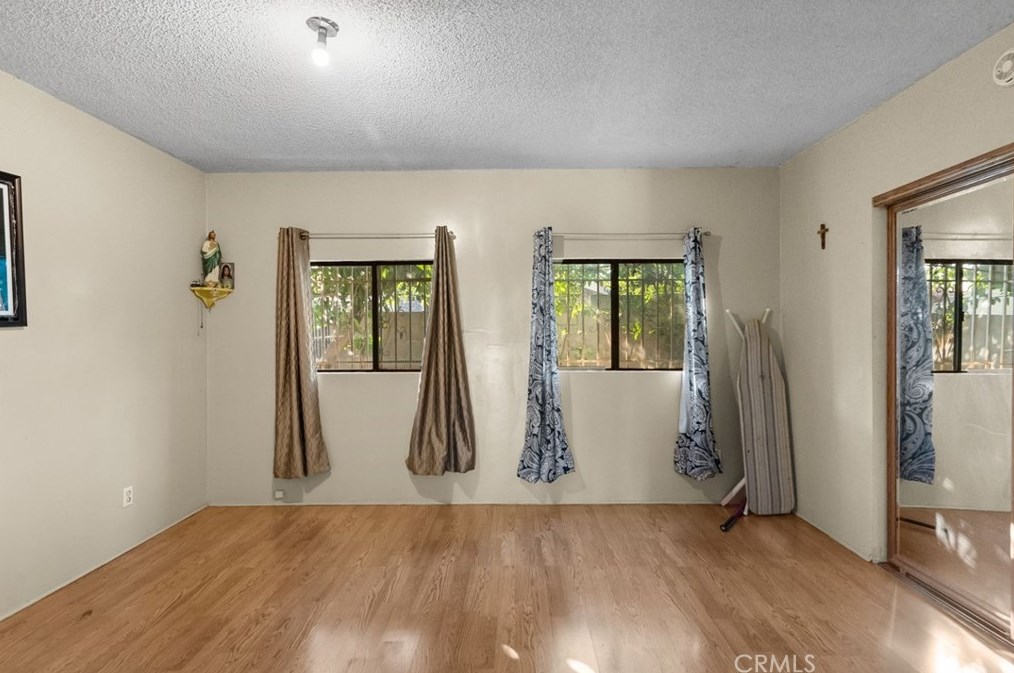 11130 Telfair Ave, Los Angeles CA  91331-2738 exterior