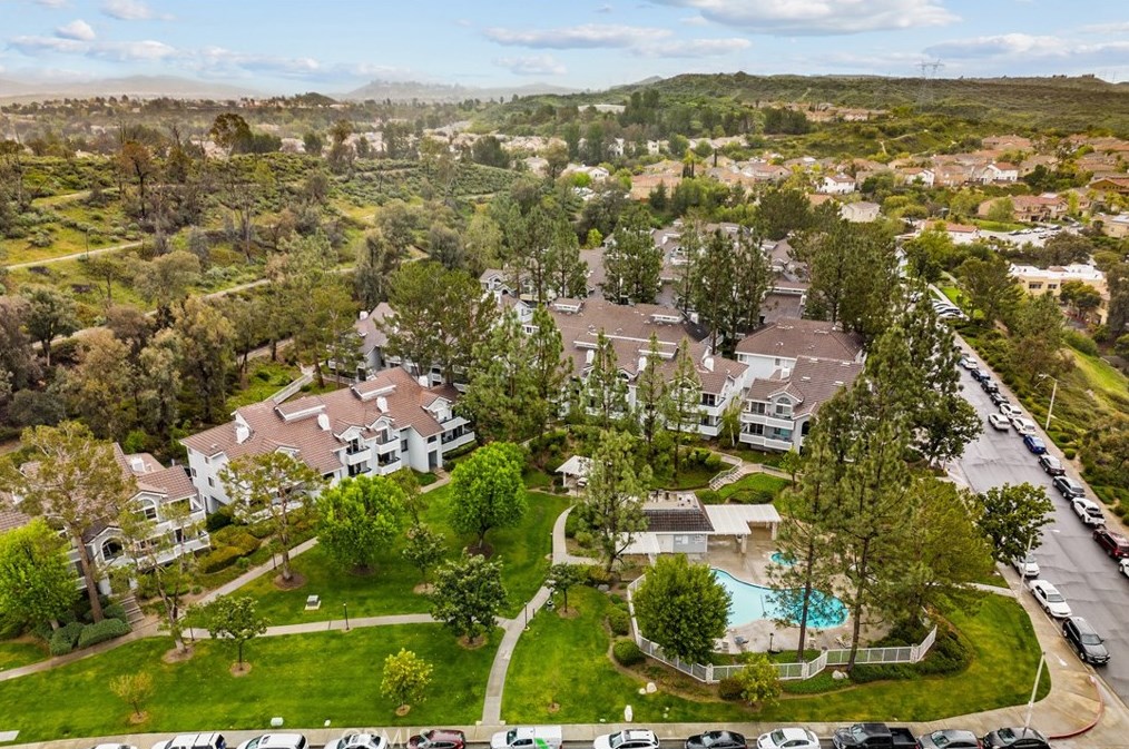 26780 Claudette St, Santa Clarita CA  91351-5589 exterior