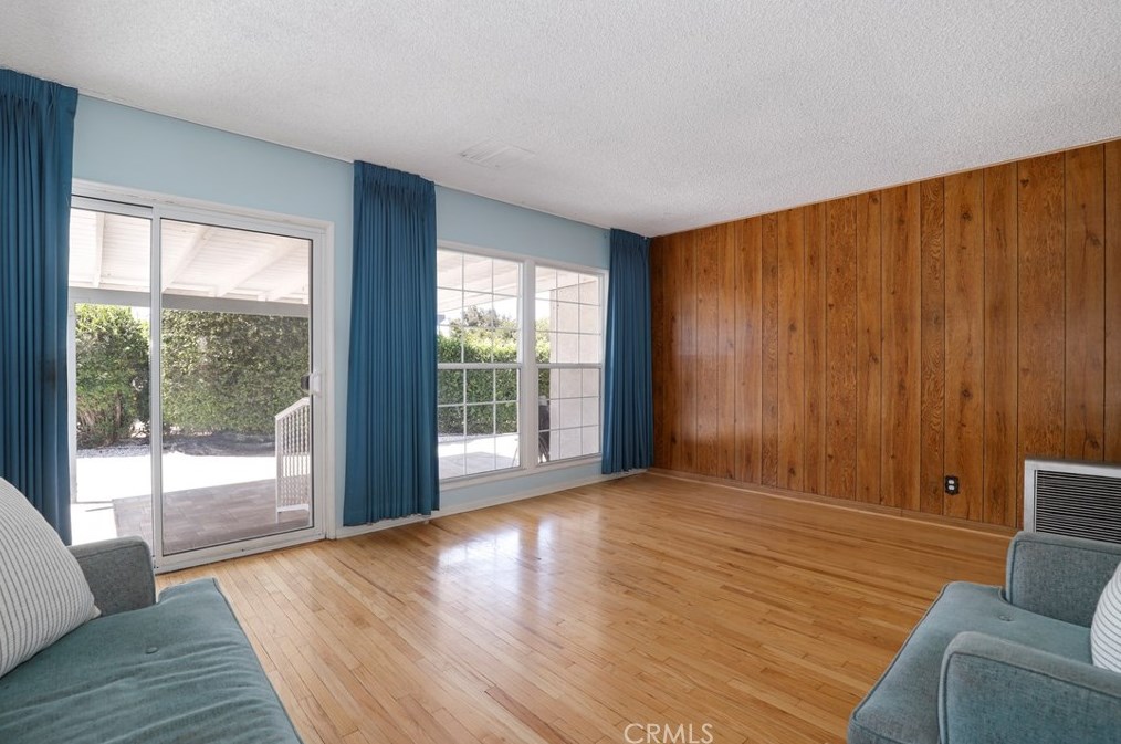 9059 Vena Ave, Los Angeles CA  91331-4926 exterior