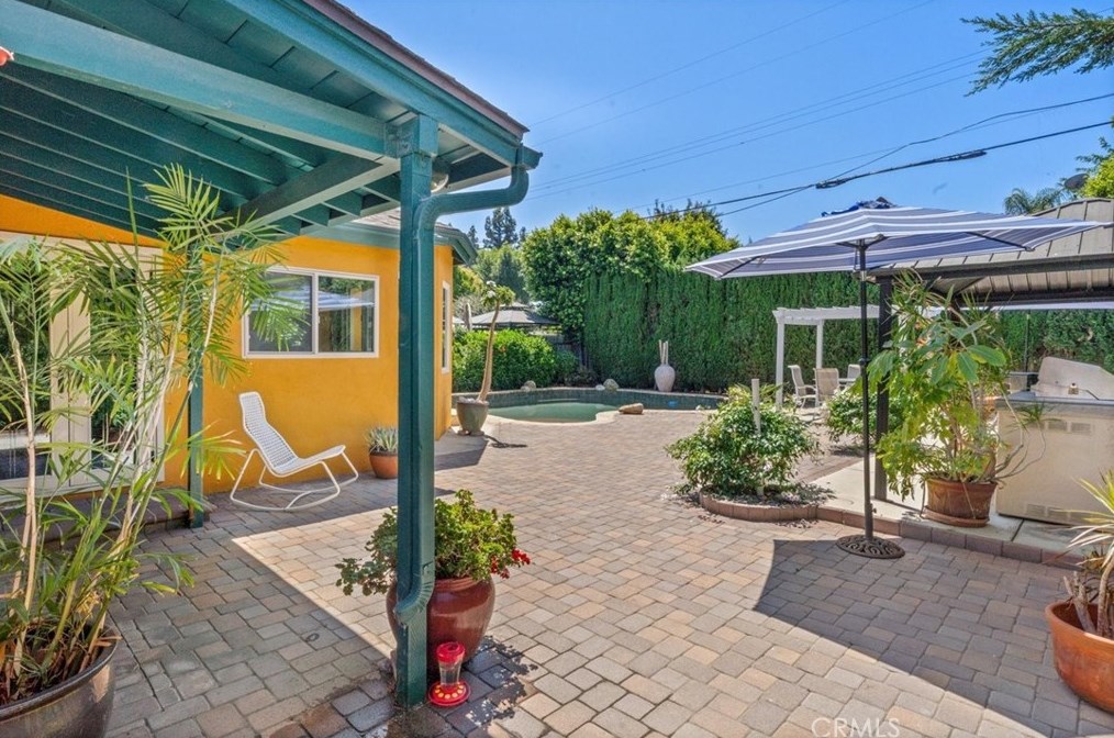 14552 Hesby St, Van Nuys CA  91403-1711 exterior