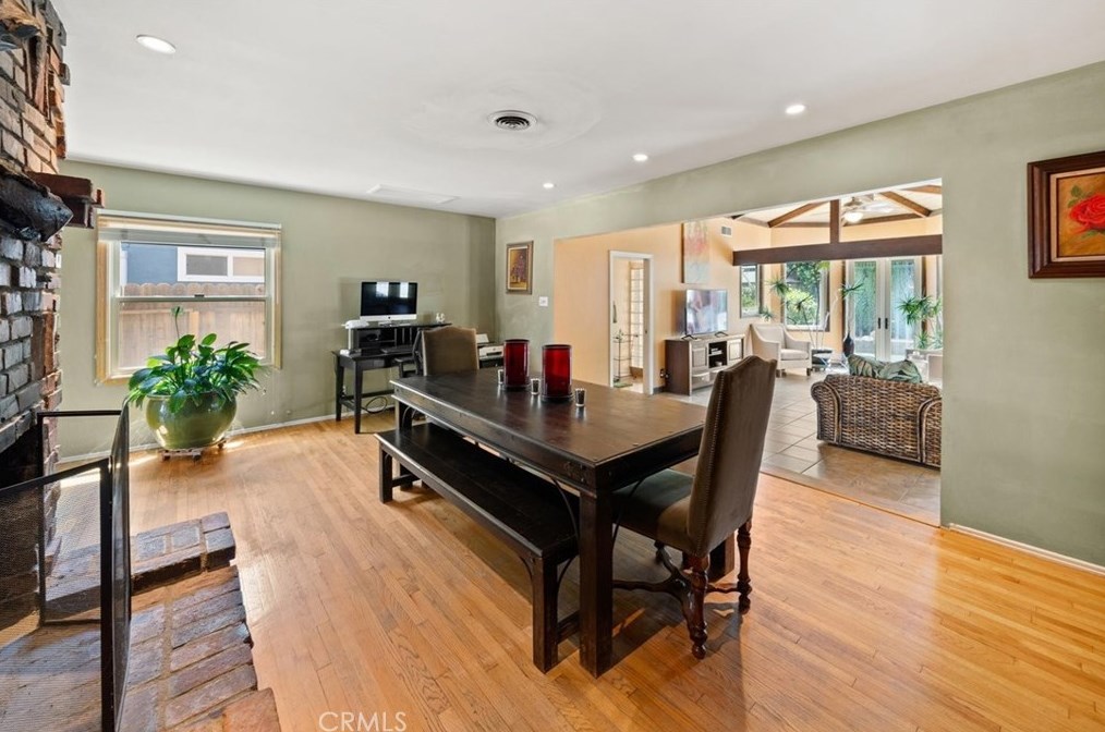 14552 Hesby St, Van Nuys CA  91403-1711 exterior