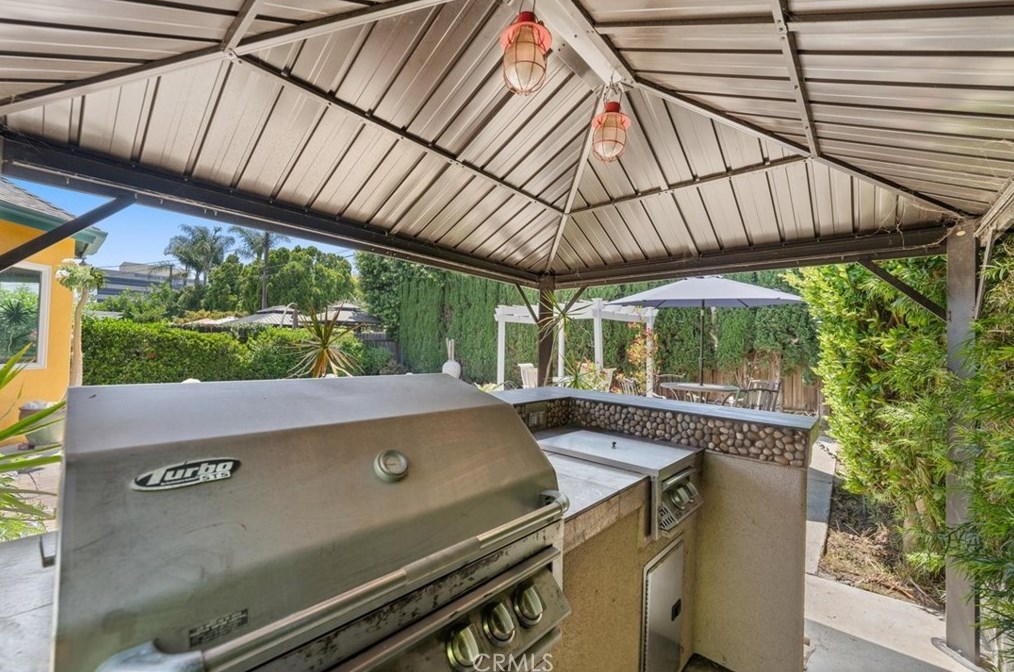 14552 Hesby St, Van Nuys CA  91403-1711 exterior