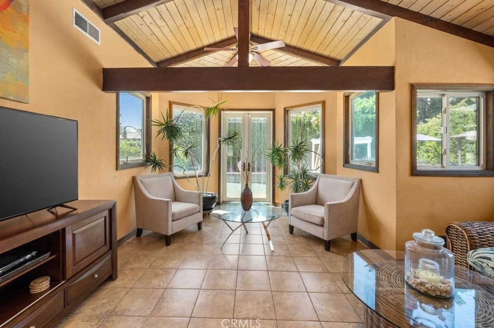 14552 Hesby St, Van Nuys CA  91403-1711 exterior