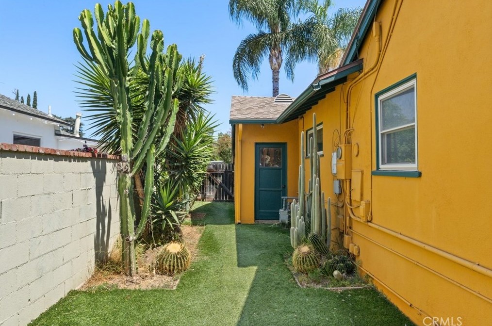 14552 Hesby St, Van Nuys CA  91403-1711 exterior