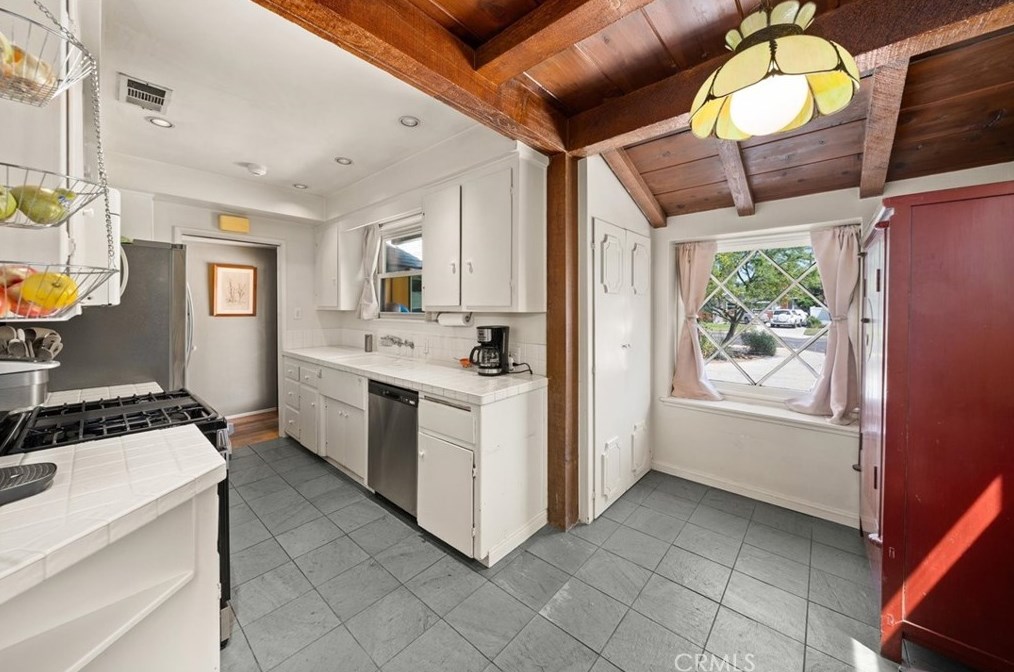 14552 Hesby St, Van Nuys CA  91403-1711 exterior