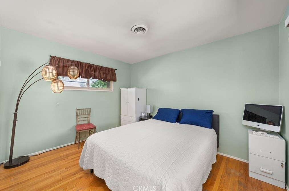 14552 Hesby St, Van Nuys CA  91403-1711 exterior