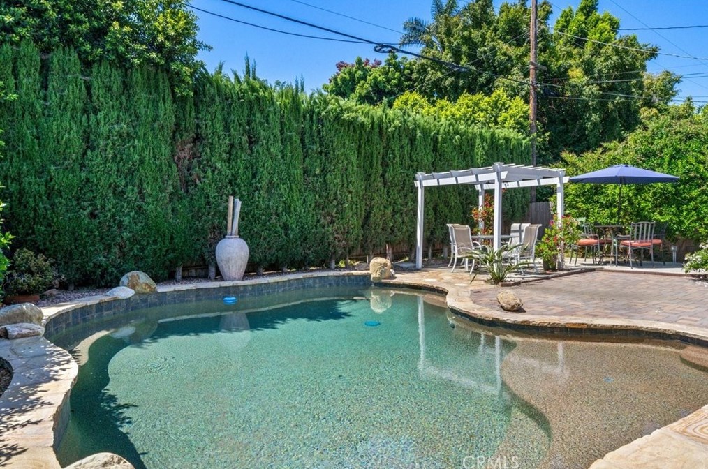 14552 Hesby St, Van Nuys CA  91403-1711 exterior