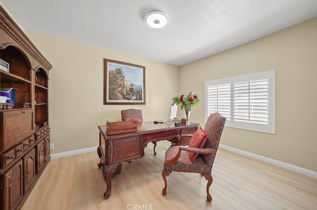 895 Los Robles Ave, Pasadena CA 91104-3544 exterior