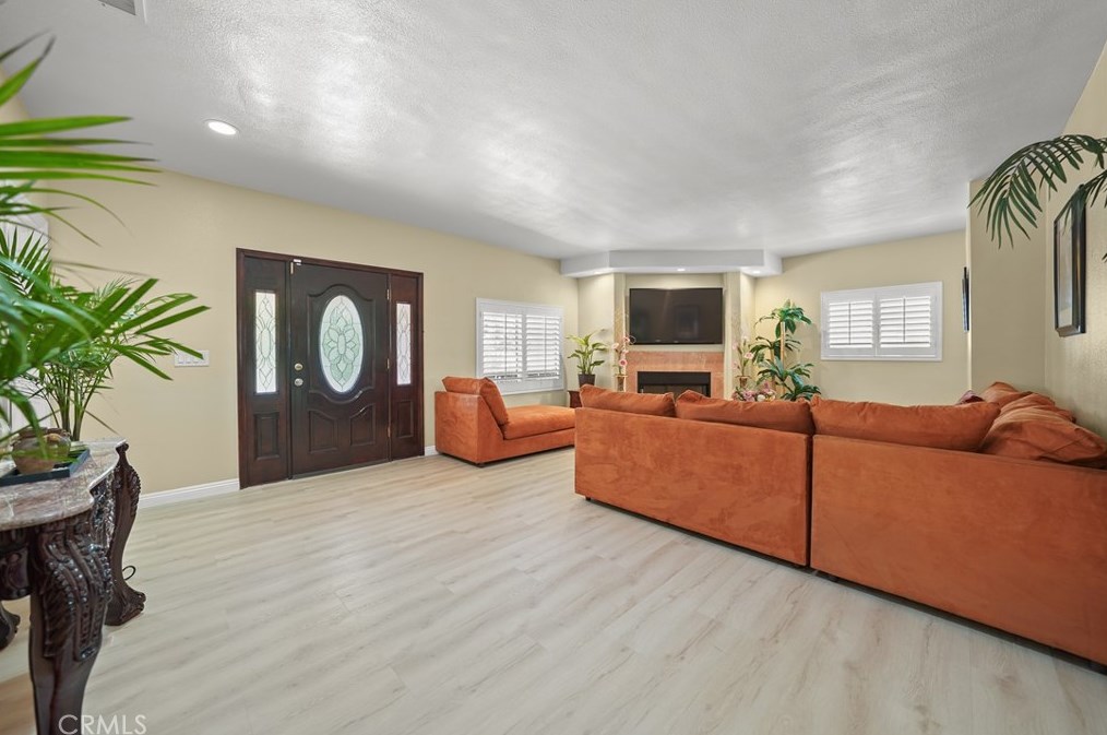 895 Los Robles Ave, Pasadena CA 91104-3544 exterior