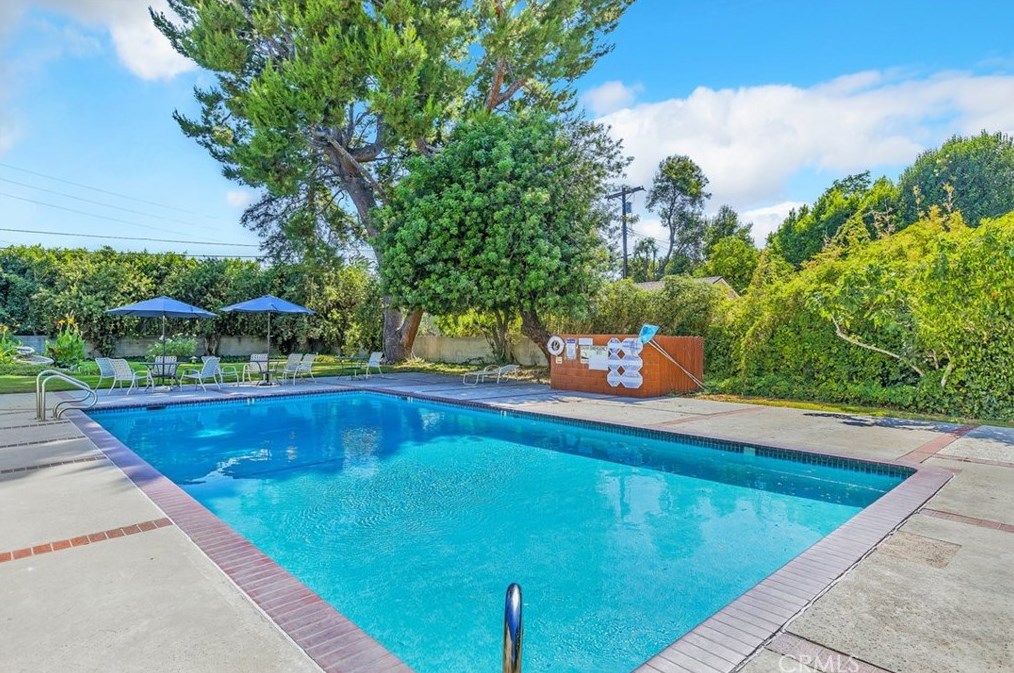 5115 Kester Ave, Van Nuys CA  91403-1308 exterior