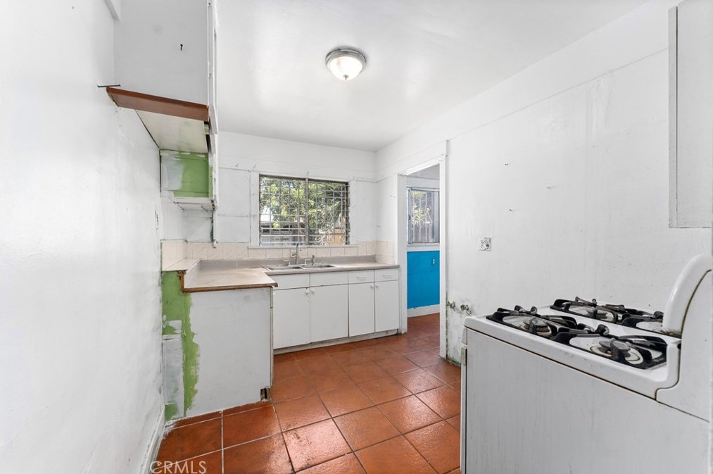 1619 Vernon Ave, Los Angeles CA  90011-2940 exterior