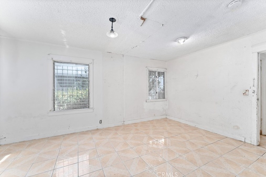 1619 Vernon Ave, Los Angeles CA  90011-2940 exterior