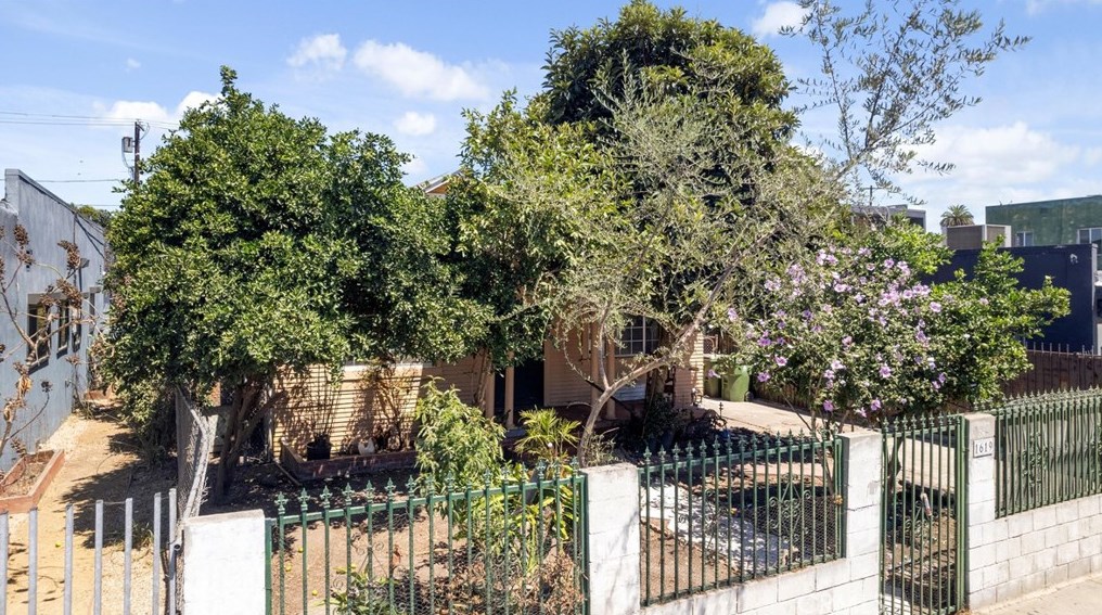 1619 Vernon Ave, Los Angeles CA  90011-2940 exterior