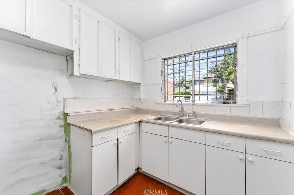 1619 Vernon Ave, Los Angeles CA  90011-2940 exterior