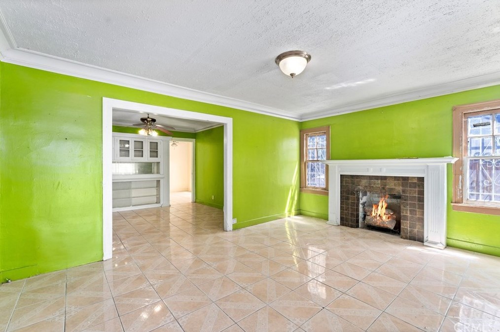 1619 Vernon Ave, Los Angeles CA  90011-2940 exterior
