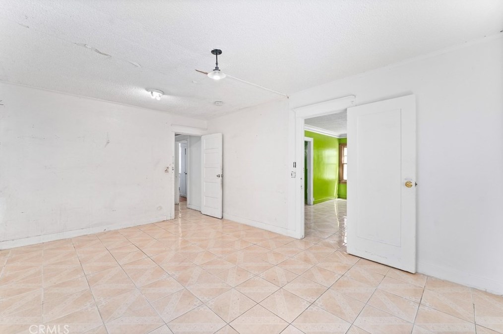 1619 Vernon Ave, Los Angeles CA  90011-2940 exterior