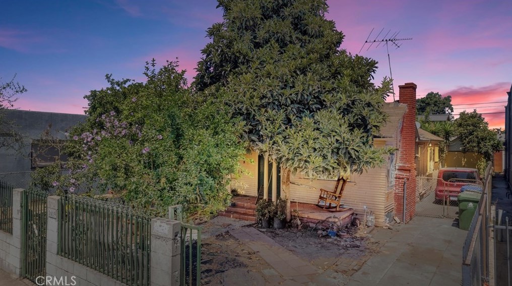 1619 Vernon Ave, Los Angeles CA  90011-3832 exterior
