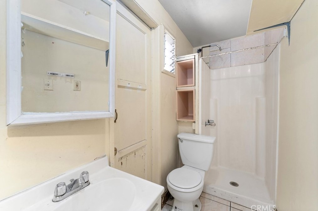 1619 Vernon Ave, Los Angeles CA  90011-2940 exterior