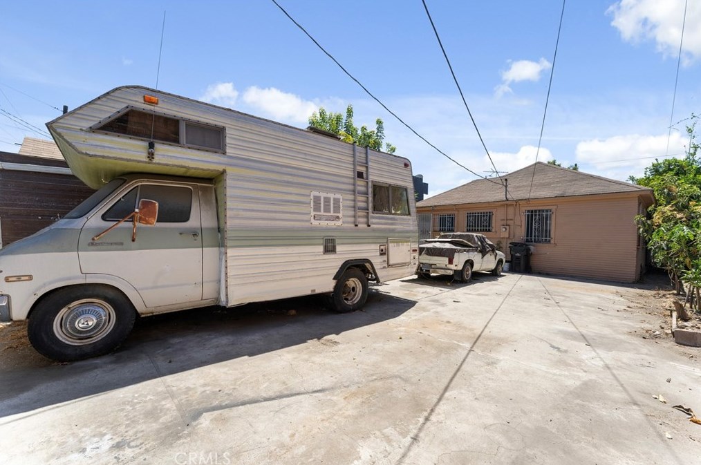 1619 Vernon Ave, Los Angeles CA  90011-2940 exterior