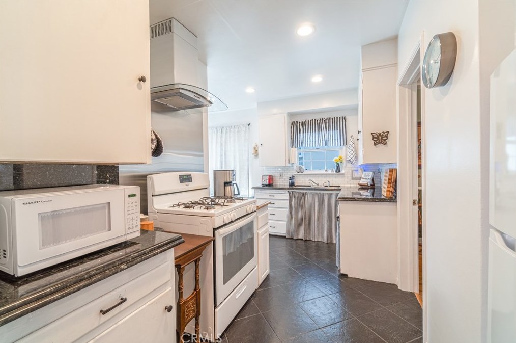 2910 Daisy Ave, Long Beach CA  90806-1432 exterior