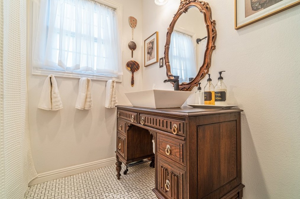 2910 Daisy Ave, Long Beach CA  90806-1432 exterior