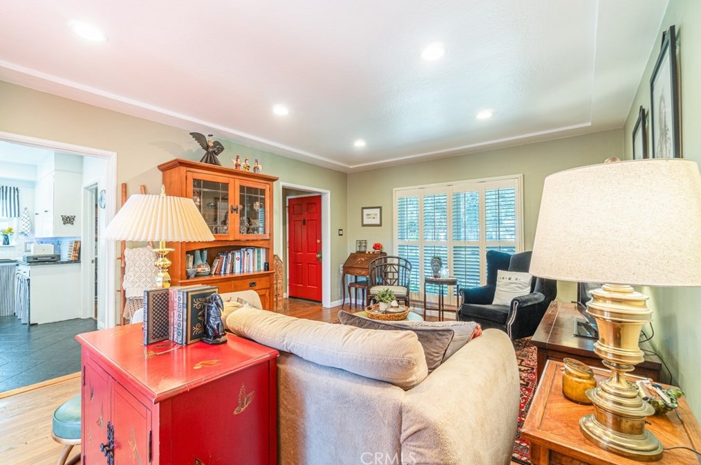 2910 Daisy Ave, Long Beach CA  90806-1432 exterior