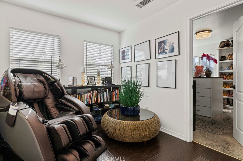 7201 Zelzah Ave, Los Angeles CA  91335-3218 exterior