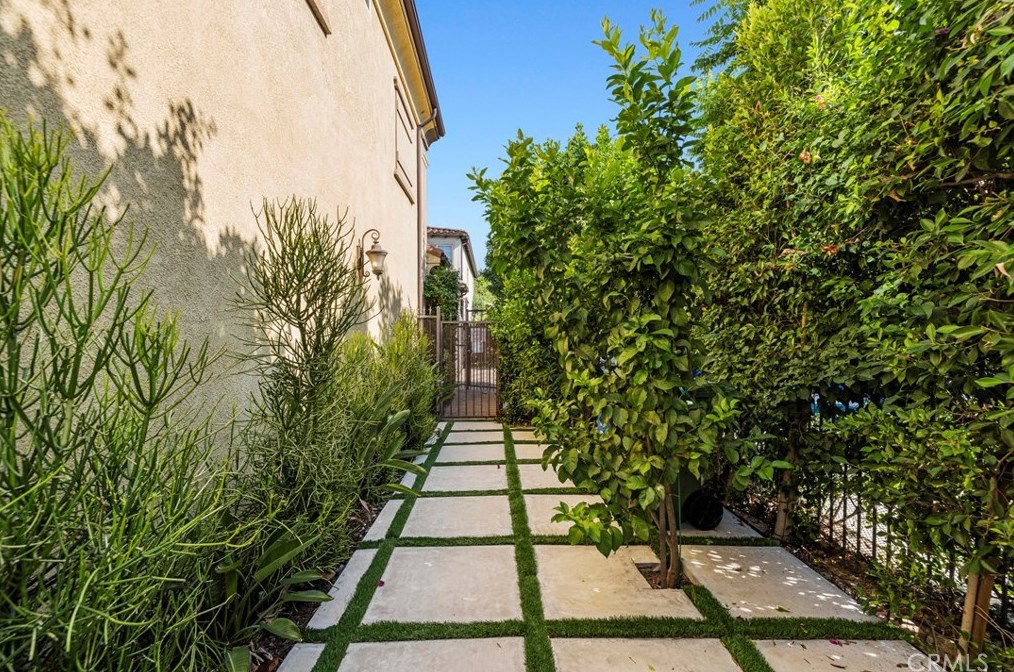7201 Zelzah Ave, Los Angeles CA  91335-3218 exterior