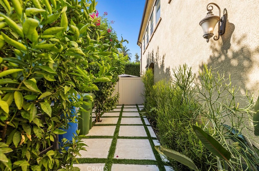 7201 Zelzah Ave, Los Angeles CA  91335-3218 exterior