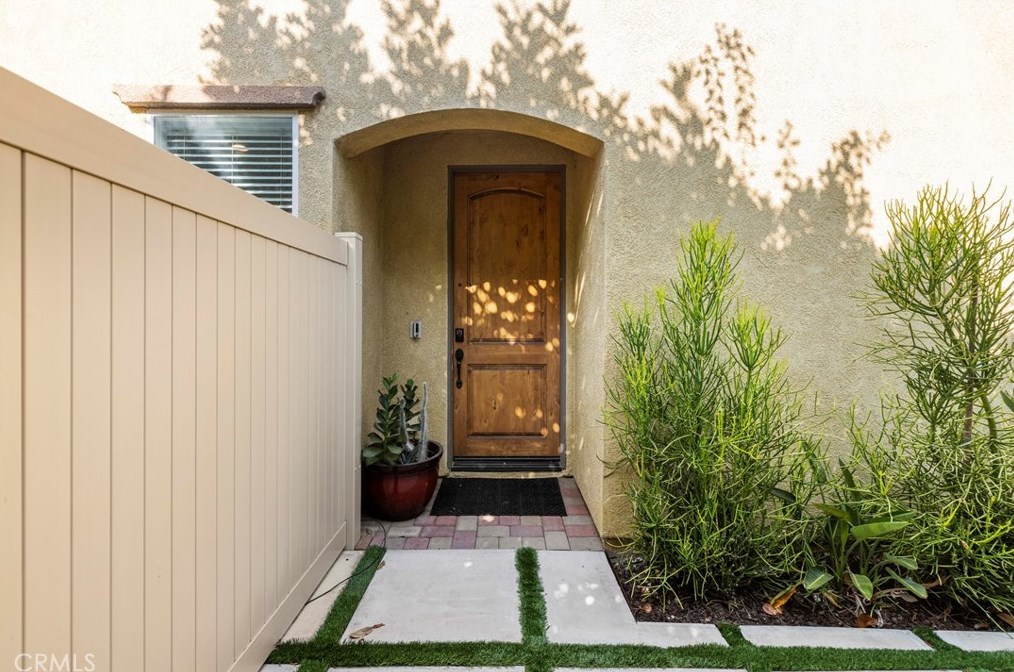 7201 Zelzah Ave, Los Angeles CA  91335-3218 exterior