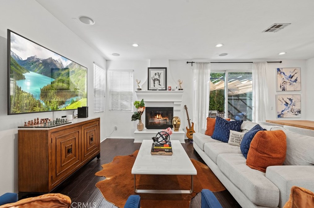 7201 Zelzah Ave, Los Angeles CA  91335-3218 exterior