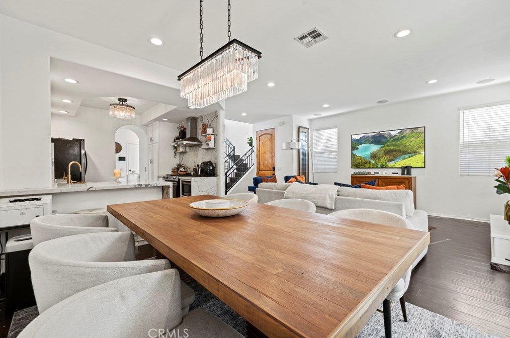 7201 Zelzah Ave, Los Angeles CA  91335-3218 exterior