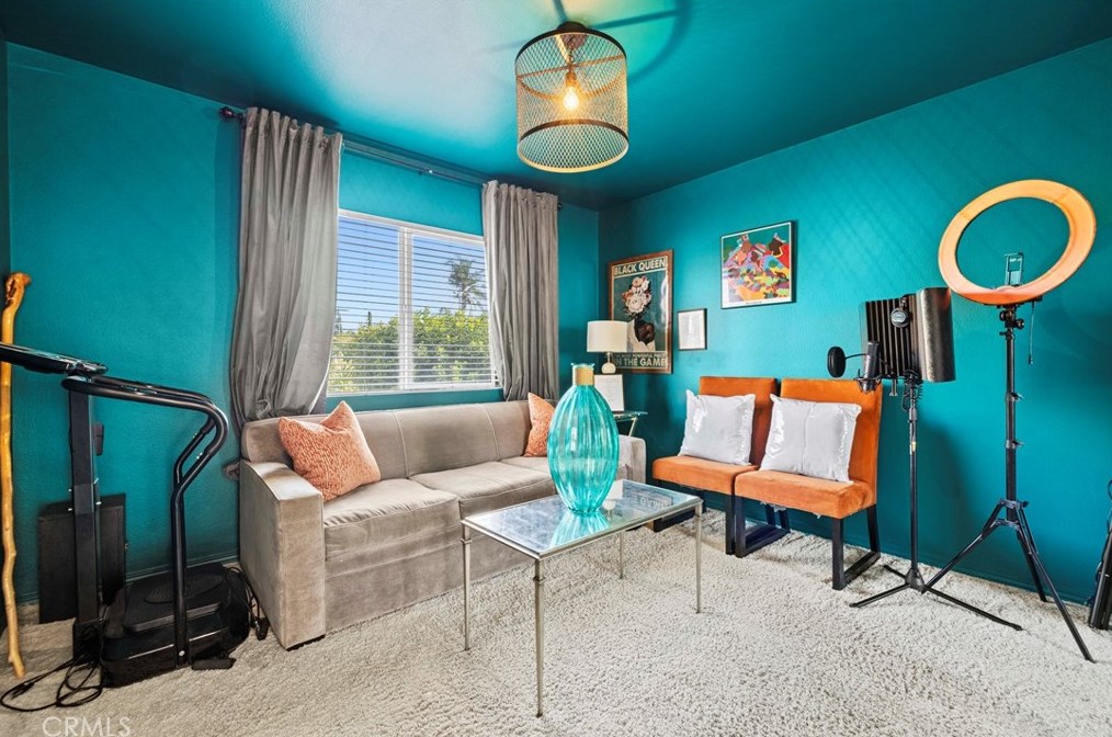 7201 Zelzah Ave, Los Angeles CA  91335-3218 exterior