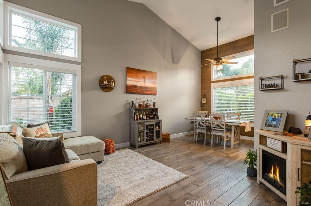 39425 Medina Ct, Murrieta CA  92562-4515 exterior