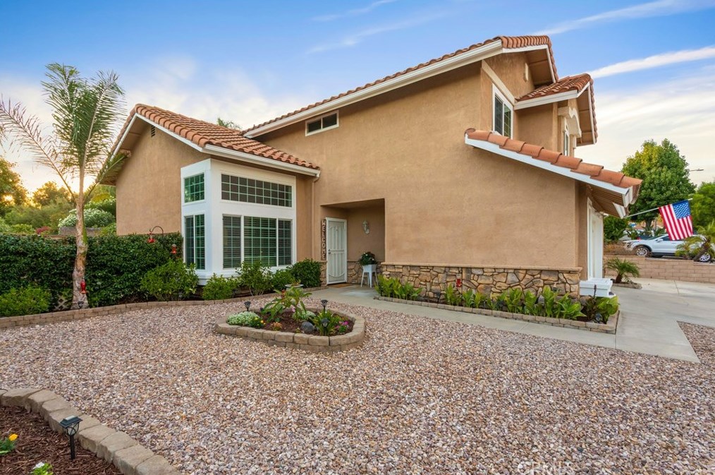 39425 Medina Ct, Murrieta CA  92562-4515 exterior