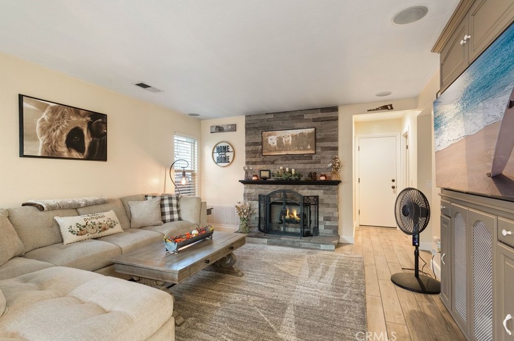 39425 Medina Ct, Murrieta CA  92562-4515 exterior