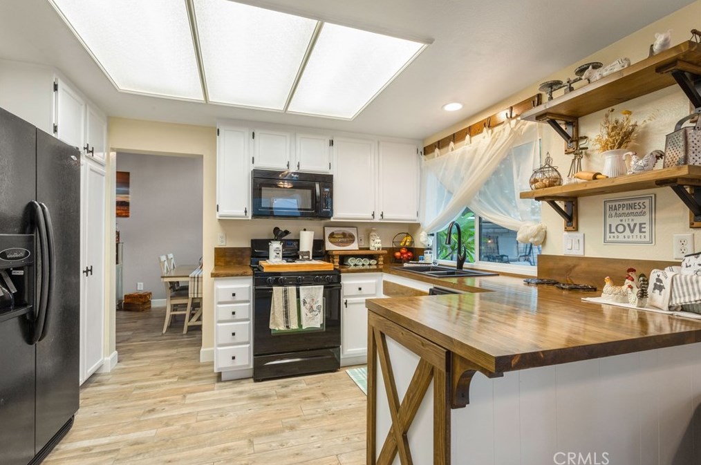 39425 Medina Ct, Murrieta CA  92562-4515 exterior