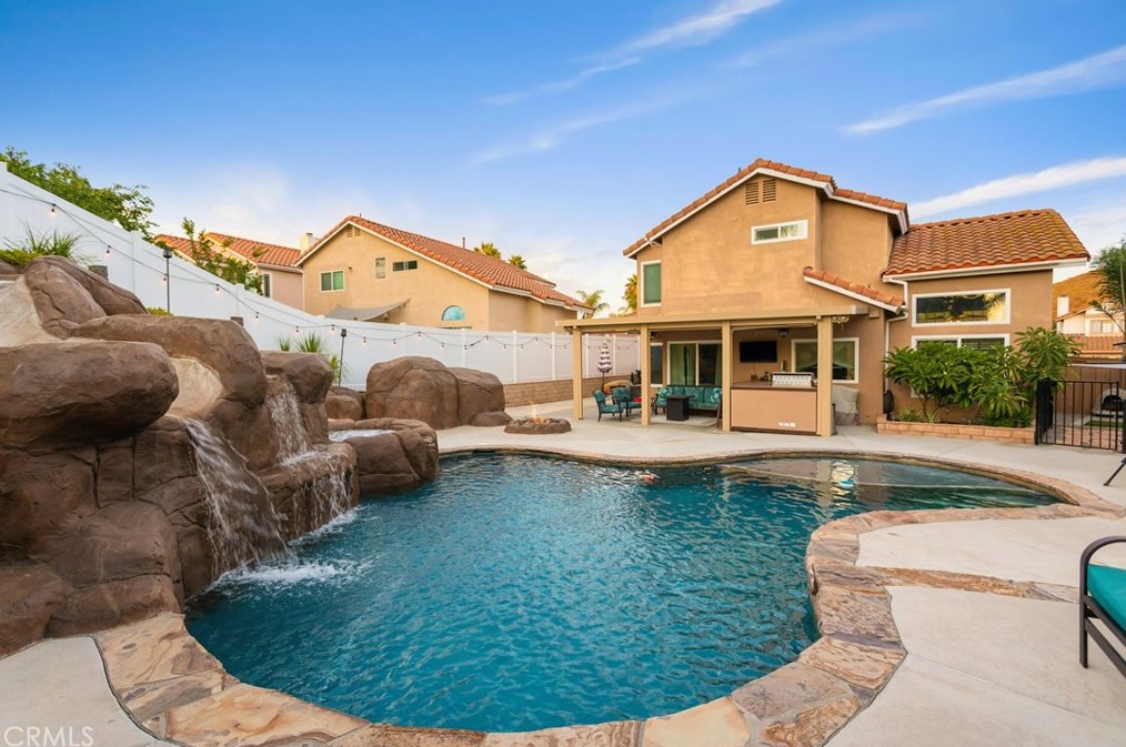 39425 Medina Ct, Murrieta CA  92562-4515 exterior