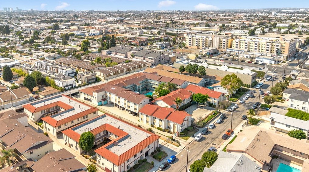 14405 Cerise Ave, Hawthorne CA  90250-8578 exterior